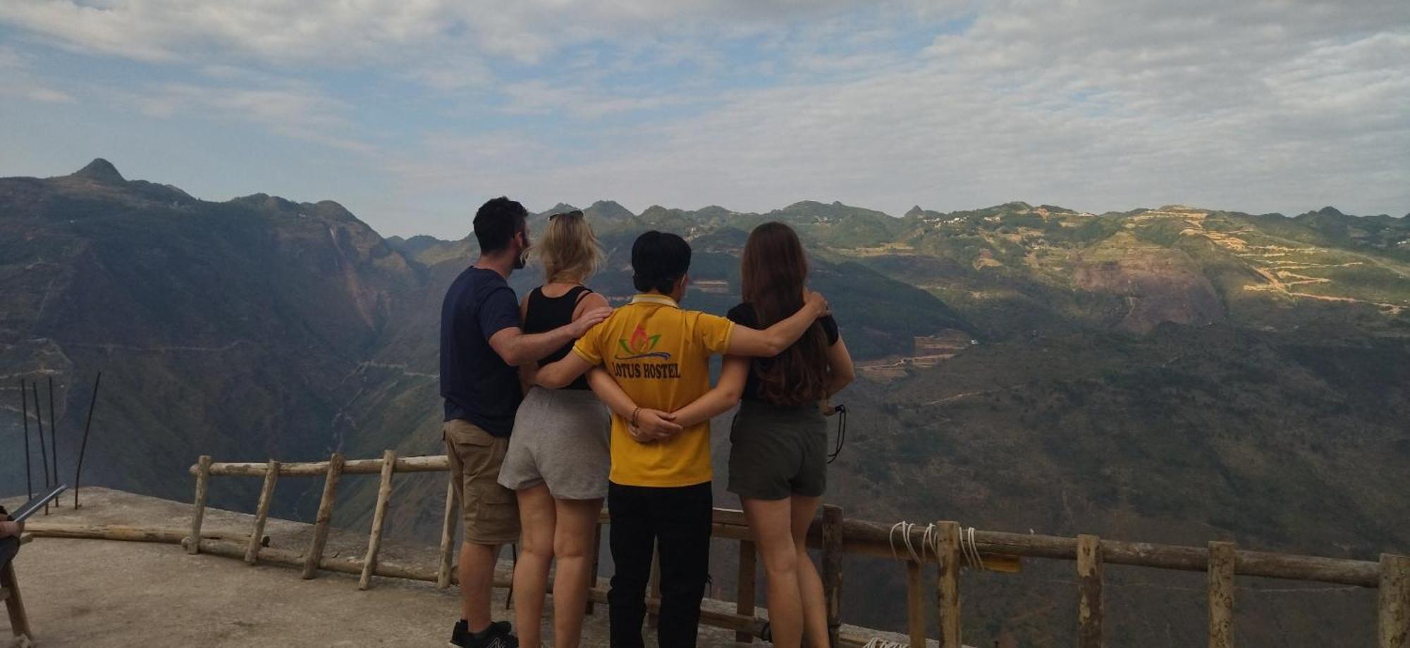 Ha Giang Lotus Hostel Motorbikes Tours Экстерьер фото
