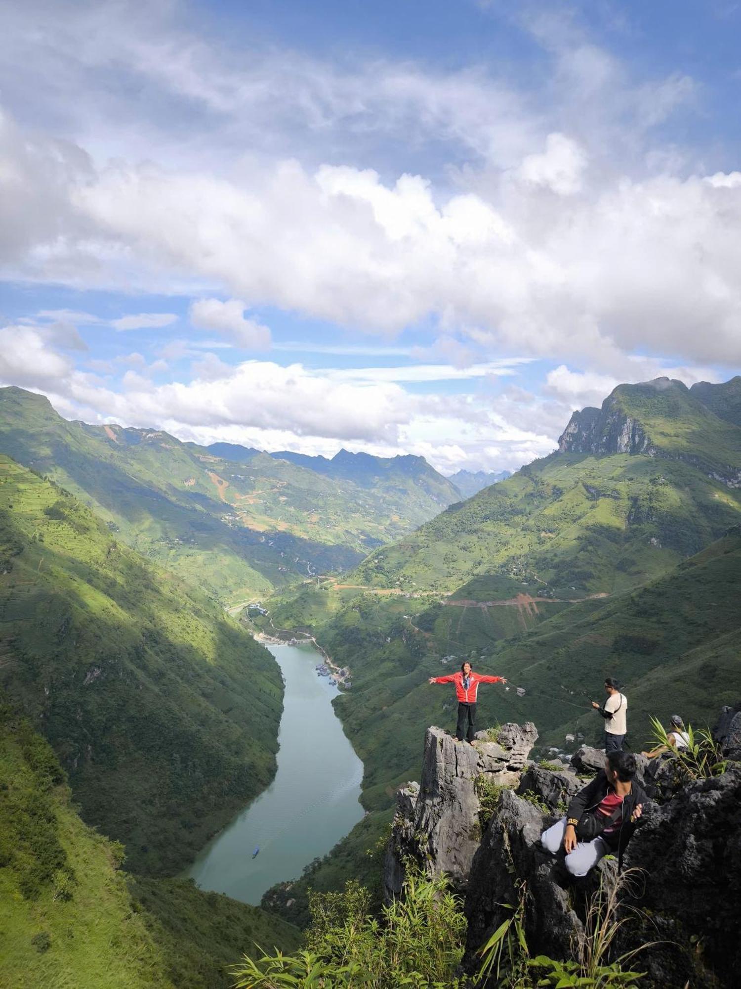 Ha Giang Lotus Hostel Motorbikes Tours Экстерьер фото